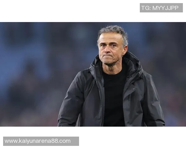 恩里克执教巴黎迎来百场胜利俱乐部官方海报热烈祝贺